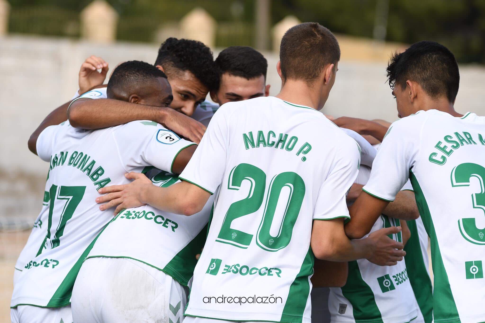 Los jugadores del Elche Ilicitano celebran un gol en la temporada 19/20 - Elche C.F.
