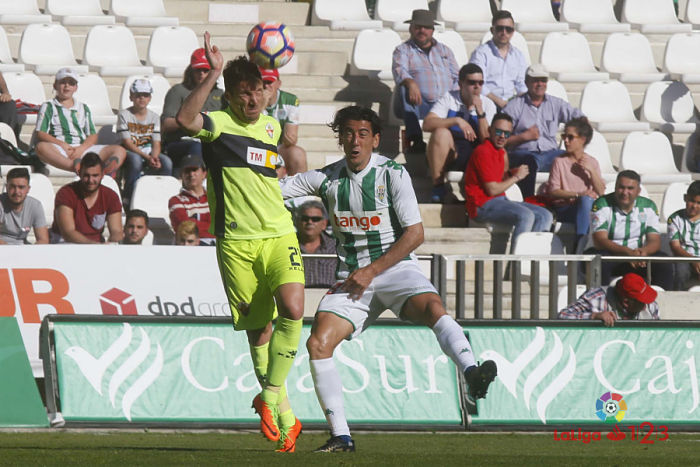 Edu Albacar durante el partido ante el Córdoba / LFP