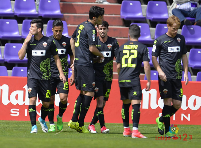 Los jugadores del Elche celebran un gol en Valladolid / LFP