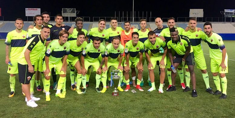 El Elche se lleva el trofeo veraniego ante el Lorca Deportiva / Elche C.F. Oficial