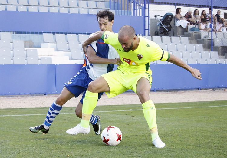Golobart durante una acción del partido entre Sabadell y Elche
