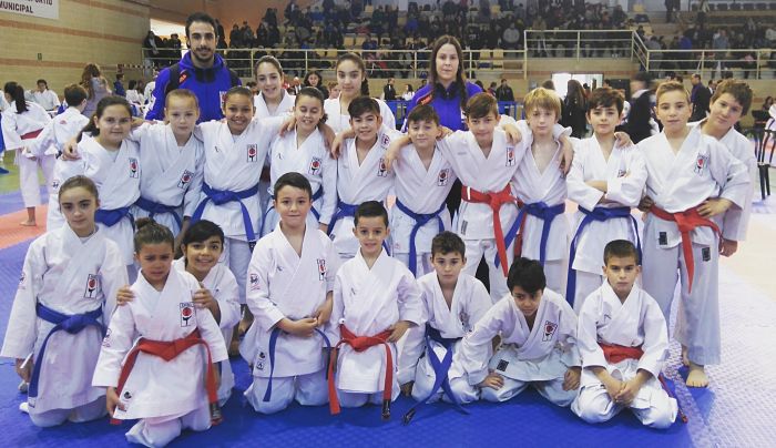 Equipo de karate del Shotokan Carrús en el campeonato provincial