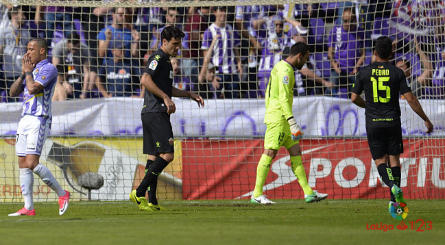 Túñez y Juan Carlos, jugadores del Elche, en un partido ante el Valladolid / LFP