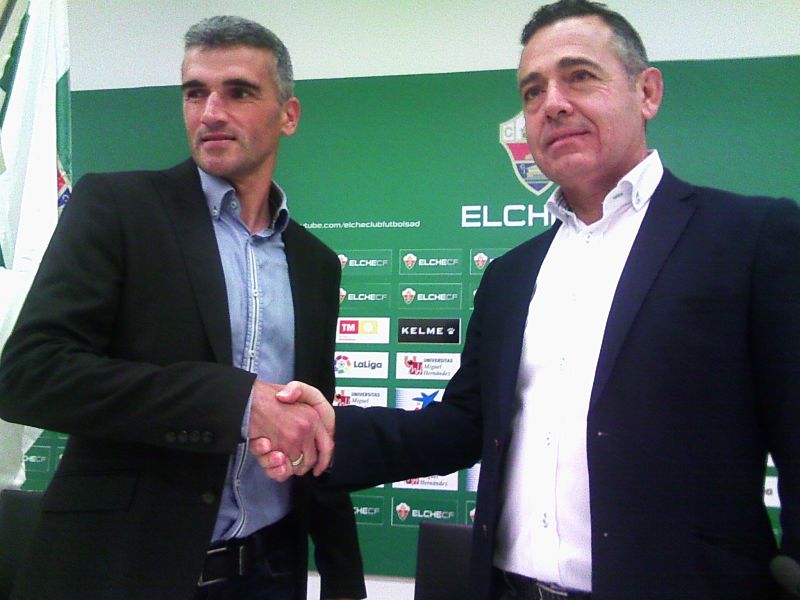 Vicente Parras junto a Diego García en su presentación como entrenador del Elche / COPE Elche