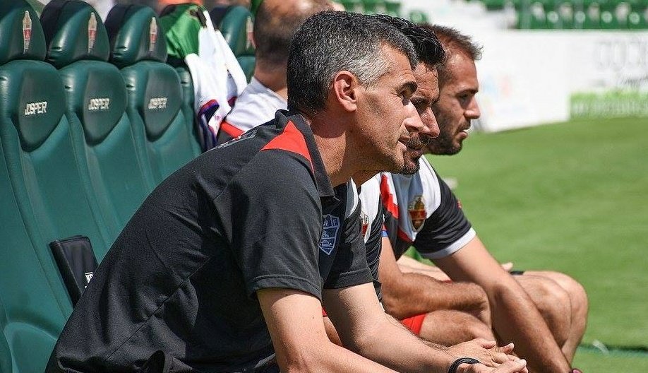Vicente Parras, durante un partido con el Elche Ilicitano