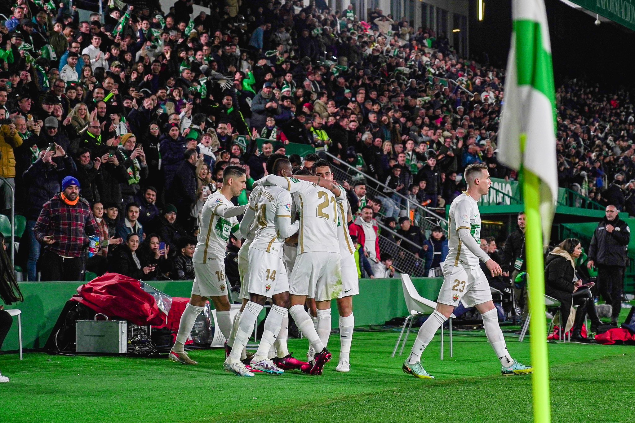 Los jugadores del Elche CF celebran uno de sus dos goles / Elche CF