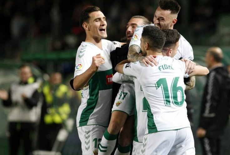 Los jugadores del Elche celebran un gol ante el Málaga / LFP