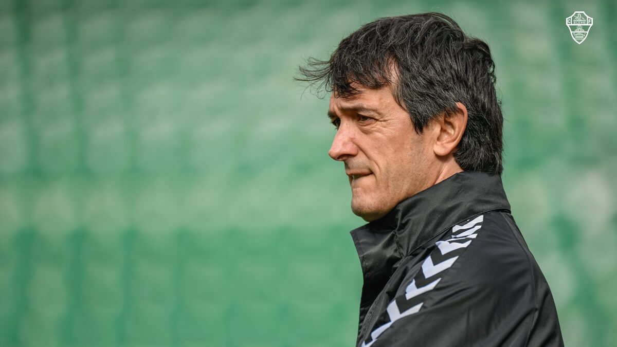 El entrenador del Elche CF, Pacheta, durante un entrenamiento / Sonia Arcos - Elche C.F.