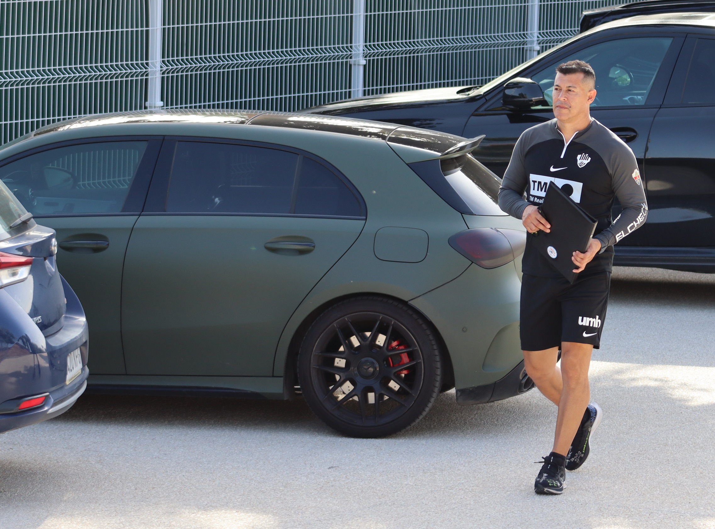 Jorge Almirón llega a un entrenamiento del Elche CF en el Diego Quiles / Luismi Mora (COPE Elche 100.8 FM)