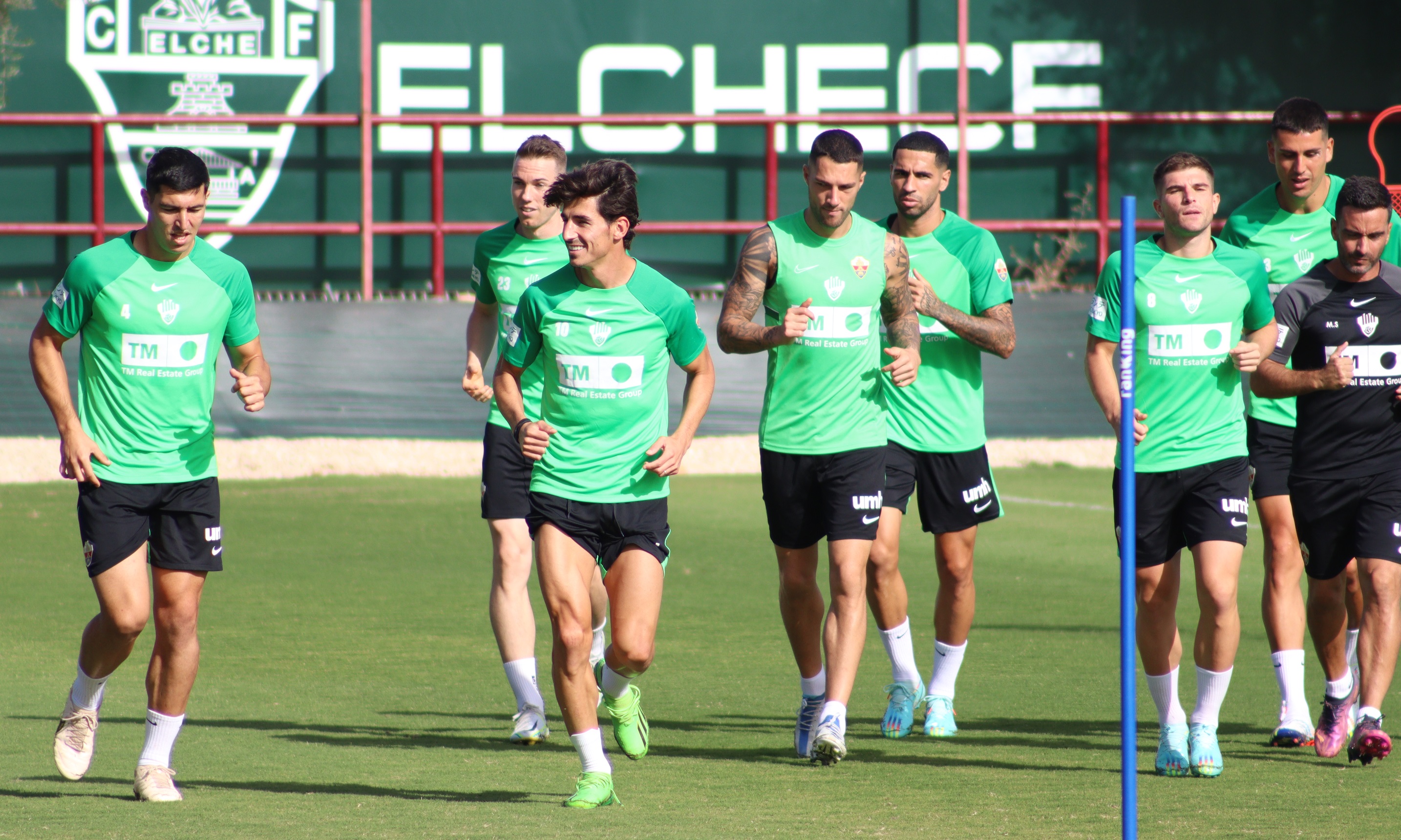 Los jugadores del Elche CF se ejecitan en el Diego Quiles / Luismi Mora (COPE Elche 100.8 FM)