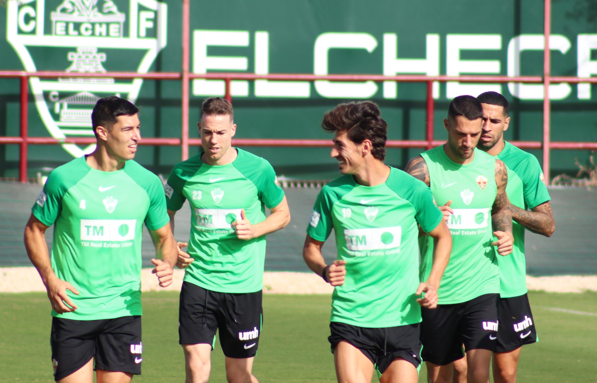 Los jugadores del Elche CF se ejercitan en el Diego Quiles / Luismi Mora (COPE Elche 100.8 FM)