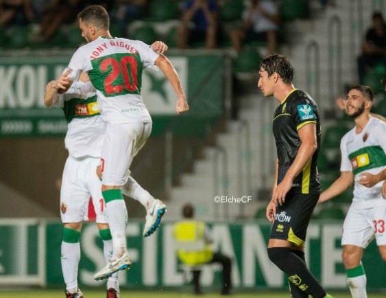 Los jugadores del Elche celebran un gol al Granada en Copa del Rey / Sonia Arcos - Elche C.F.