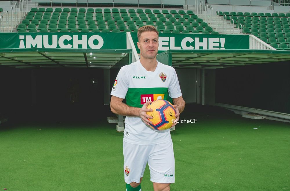 El jugador Jesús Olmo en su presentación con el Elche / Sonia Arcos - Elche C.F.