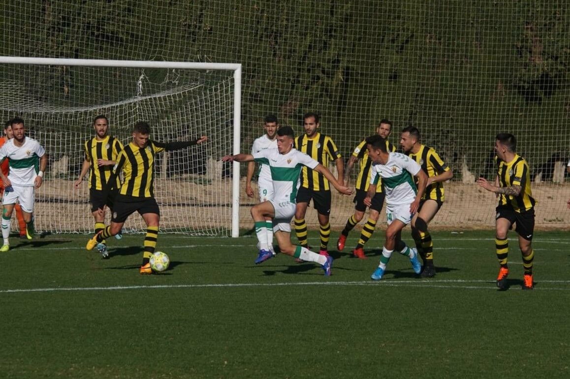 Partido entre Paterna y Elche Ilicitano en el Díez Iborra/ Elche CF Base