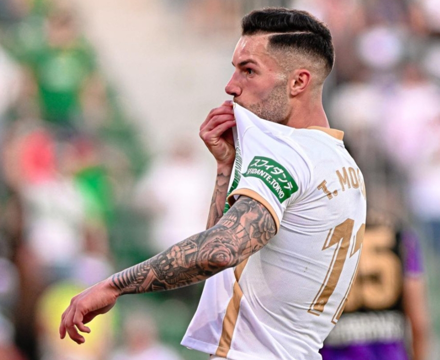 El jugador del Elche CF 'Tete' Morente celebra el gol ante el Real Valladolid / Instagram 'Tete' Morente