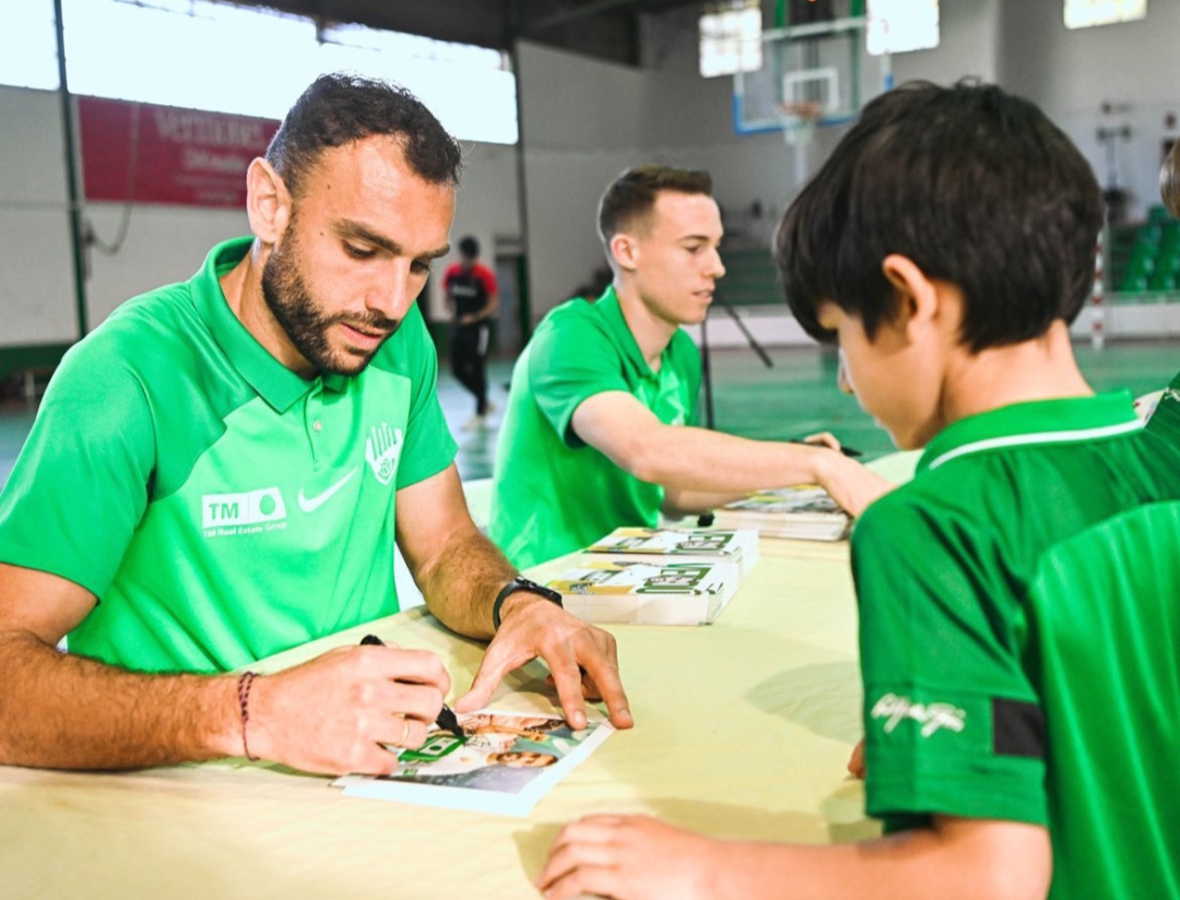 Gonzalo Verdú y Clerc firman autógrafos en Novelda / Elche CF