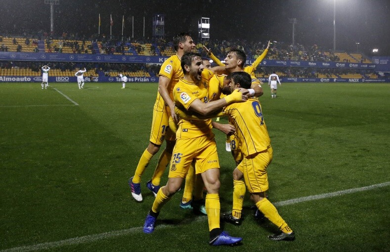 Los jugadores del Alcorcón celebran un gol ante el Elche - LFP