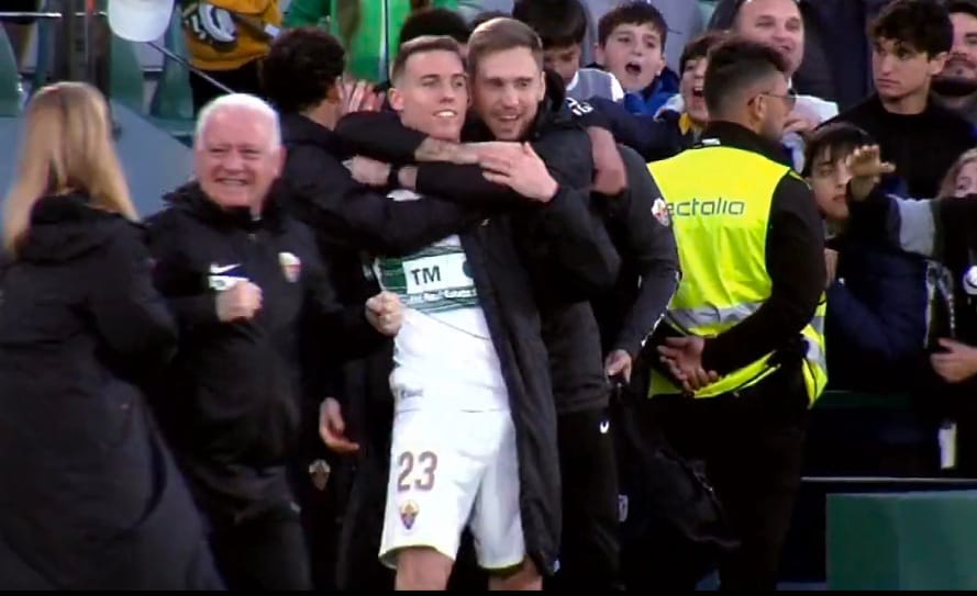 El jugador del Elche, Carlos Clerc, celebra la victoria ante el Villarreal / El Día Después