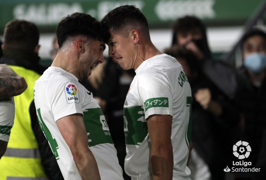 Guido Carrillo y Pedro Bigas celebran un gol del Elche ante el Rayo / LaLiga