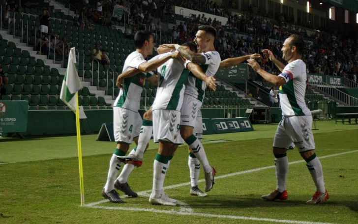 Los jugadores del Elche celebran un gol ante la Ponferradina / LFP