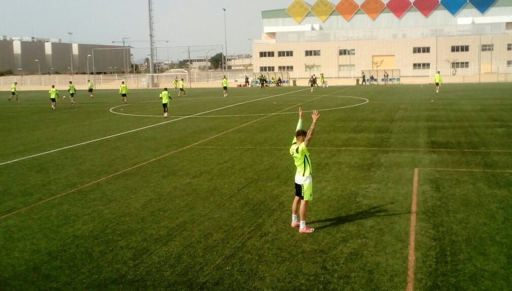 Entrenamiento del Elche en las instalaciones de la UMH / Jero Tormo