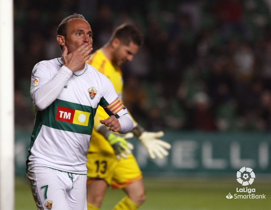 El jugador niño celebra su gol número 130 con el Elche / LFP