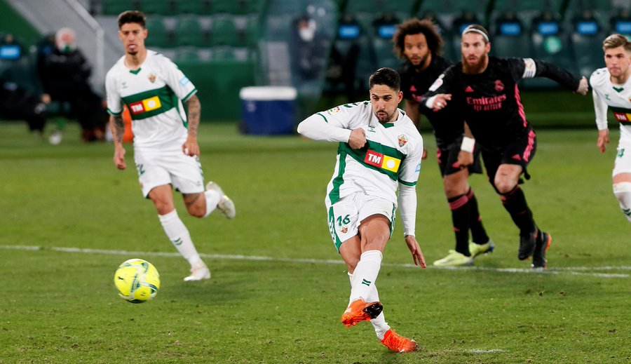 Fidel marca de penalti un gol al Real Madrid / LaLiga