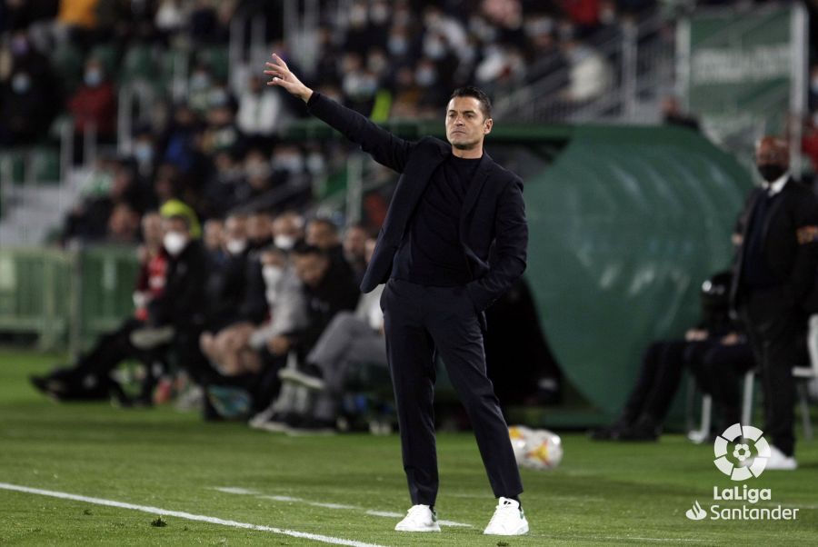 Francisco dirige al Elche durante un partido ante el Rayo Vallecano / LaLiga