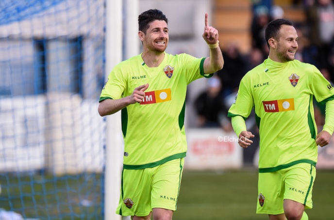 El jugador del Elche Javi Flores celebra su gol al Alcoyano / Sonia Arcos - Elche C.F.