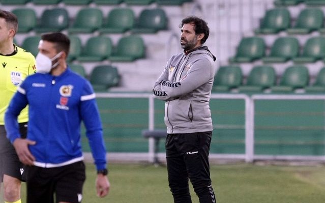 Jesús Muñoz dirige un partido con el Elche / LaLiga