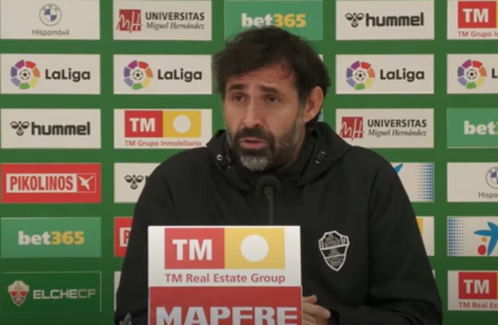 El entrenador del Elche CF, Jesús Muñoz, durante una rueda de prensa / Youtube