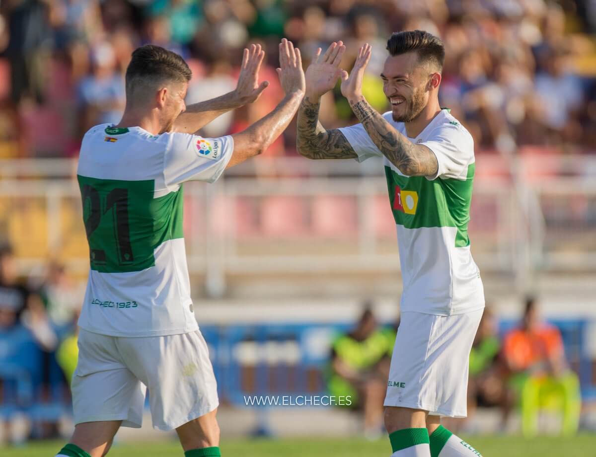 Los jugadores del Elche Josan y Javi Flores celebran un gol al Intercity en pretemporada / Sonia Arcos - Elche C.F.