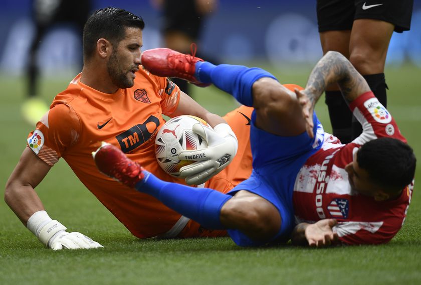 El portero Kiko Casilla durante un momento del partido ante el Atlético / La Razón