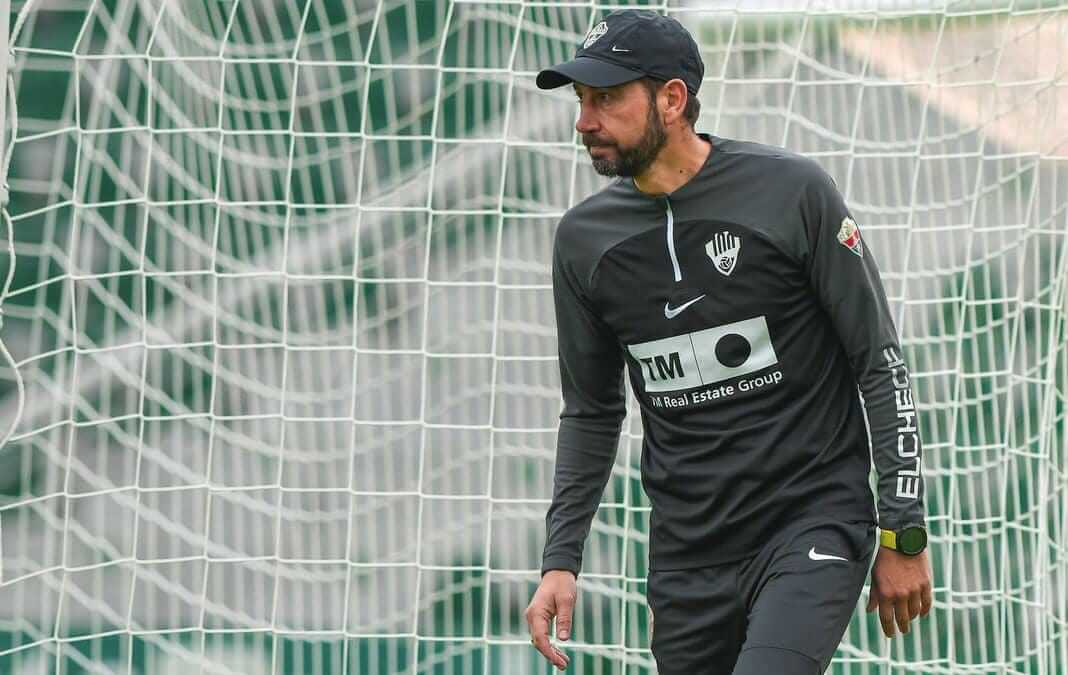 Pablo Machín, en un entrenamiento con el Elche CF / Elche C.F.