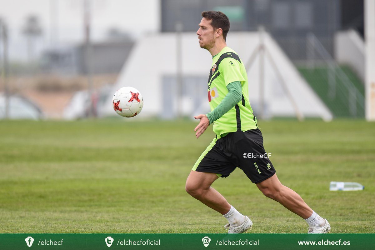 Manuel Sánchez, durante una sesión de entrenamiento con el Elche / Sonia Arcos - Elche CF