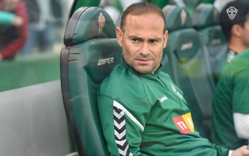 Nino, en el banquillo del Elche CF durante un partido / Sonia Arcos - Elche CF