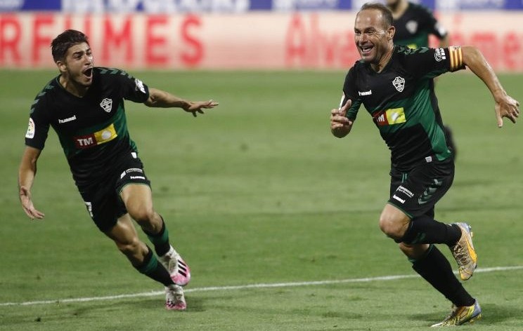 Nino y Óscar Gil celebran el gol del primero ante el Real Zaragoza / LFP