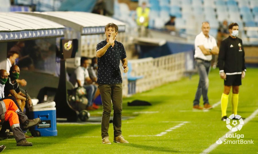 Pacheta dirige al Elche durante el partido de playoff ante el Real Zaragoza / LFP