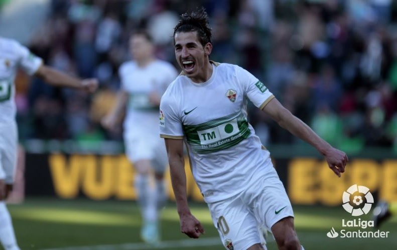 El jugador del Elche, Pere Milla, celebra un gol ante el Villarreal en la temporada 22-23 / LaLiga