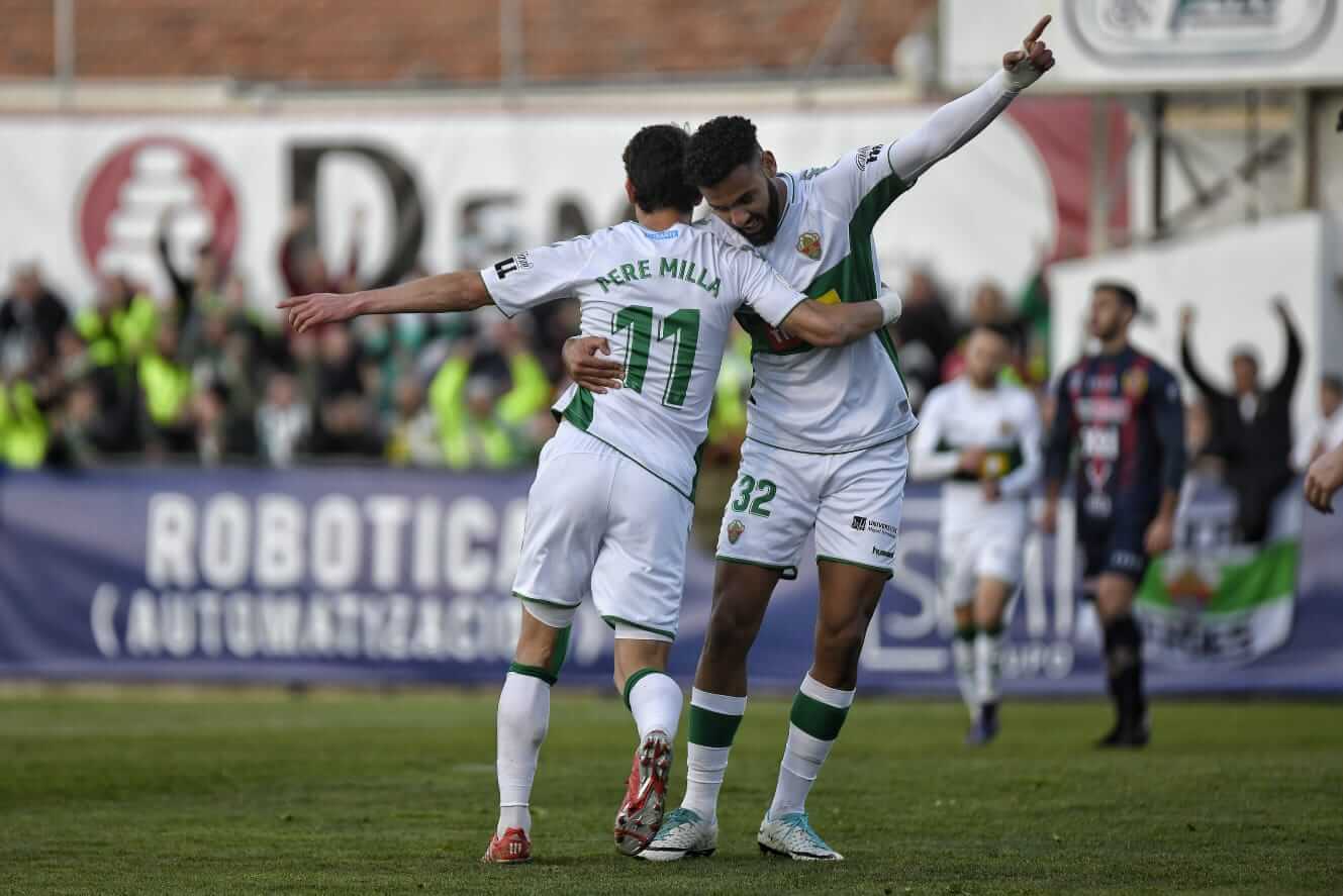 Los jugadores del Elche CF, Pere Milla y Mourad, celebran un gol al Yeclano en Copa del Rey / Sonia Arcos - Elche C.F.