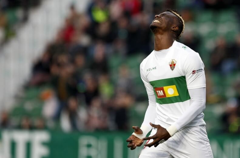 El jugador del Elche Sory Kaba se lamenta durante el partido ante el Numancia / LFP