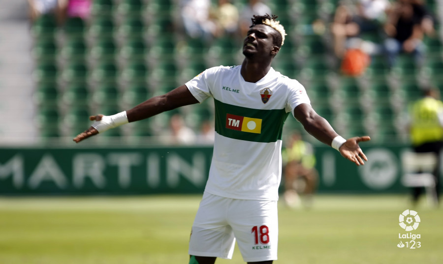 Sory Kaba celebra un gol con el Elche al Mallorca / LFP